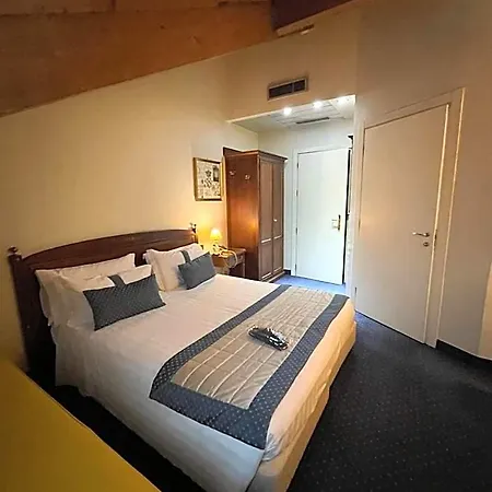 Savoia 3* Turín