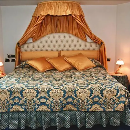 Savoia Hotell 3*