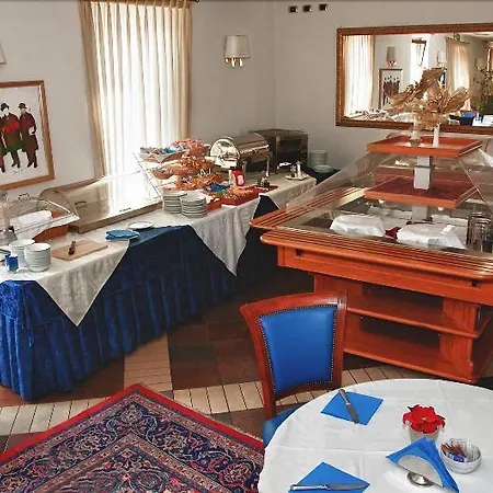 萨沃意亚别墅酒店 3*